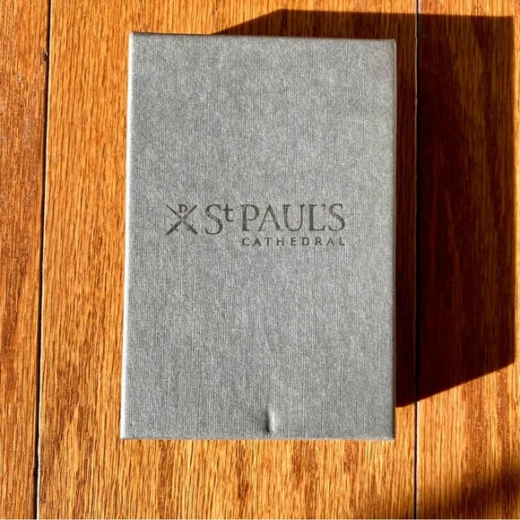 St. Paul's Cathedral-inspired Earrings with Red Gem NIB - Picture 3 of 4